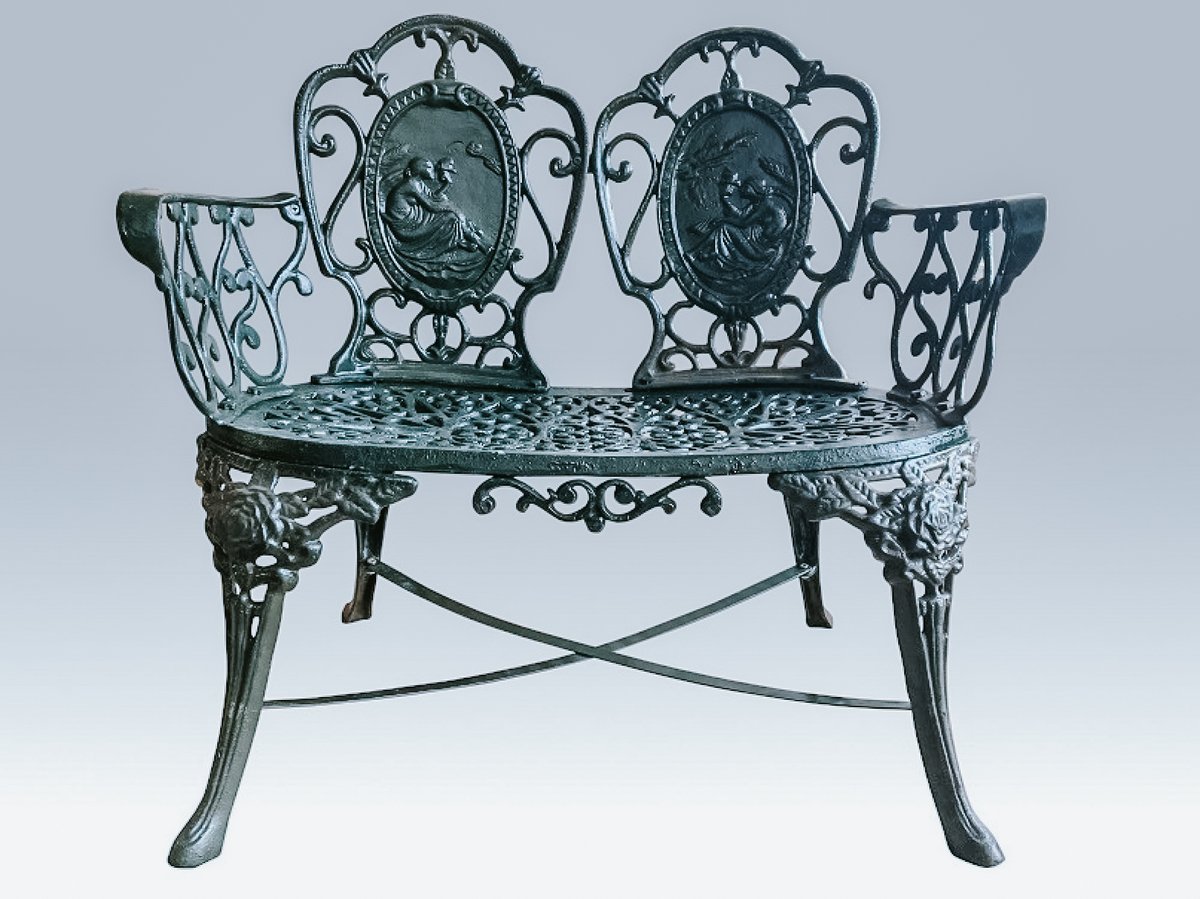 transferantique's tweet photo. This cast iron bench is ideal for soaking up some sunshine outside, isn't it? ☀️ Be sure to check out the beautiful finishing touches and details. The bench has a dark green color and these are the dimensions: 87x55x81 cm. Offered on #transferantique by De Stip International. https://t.co/T0qPrOt9E0