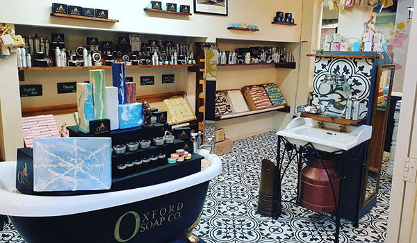 On the blog today, we're diving into Autumn with <a href="/BlenheimPalace/">Blenheim Palace</a>'s Autumn Festival, celebrating all things seasonal &amp; local, and revealing which indies will be there inc @Oxford_Soap_Co <a href="/GaiaOxford/">Mujō</a> &amp; <a href="/nevesbees/">Neve's Bees</a>!
Find out more here >>
independentoxford.com/independent-ox…
#indieOxford