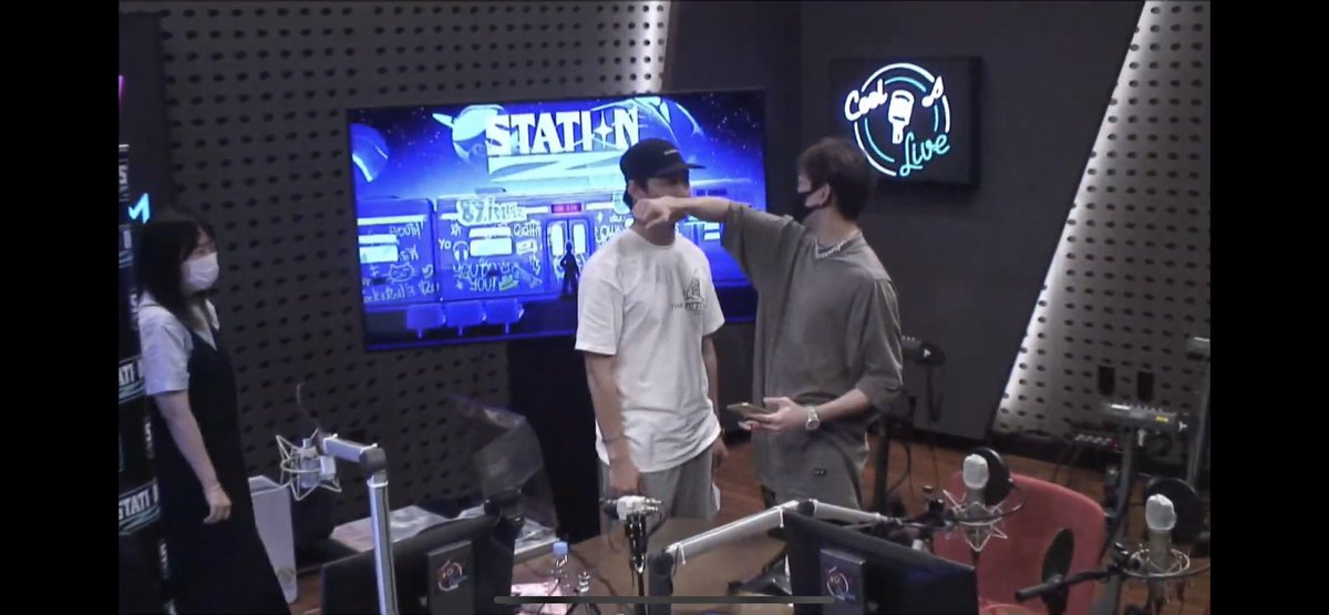 jaydaijay's tweet photo. อย่างน่ารักเลย 😭😭 #JAYBonStationZxBamBam https://t.co/53n33NdOWT