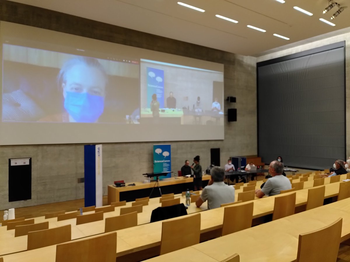 Liliann_F's tweet image. Gleich beginnt das Café Scientifique zum Thema data literacy auf der #ScienceComm21. Toll so ein Format auf einer Konferenz zu sehen! Ich bin gespannt auf die Diskussion.