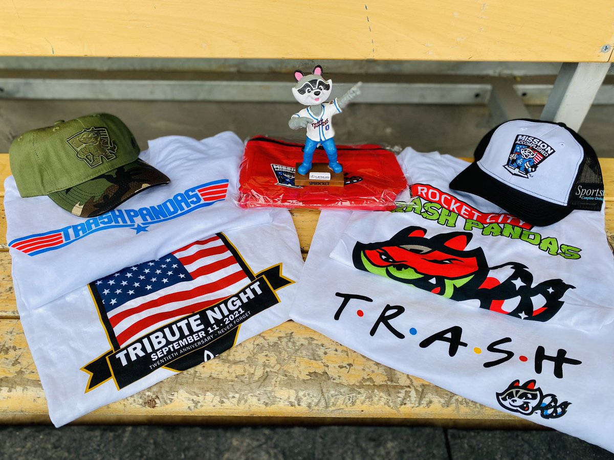 🚨 GIVEAWAY TIME 🚨

RETWEET this post to be entered for a chance to win 4️⃣ t-shirts, 2️⃣ hats, a Sprocket bobblehead, and a lunch box! 🎁 

Must be following us as well.