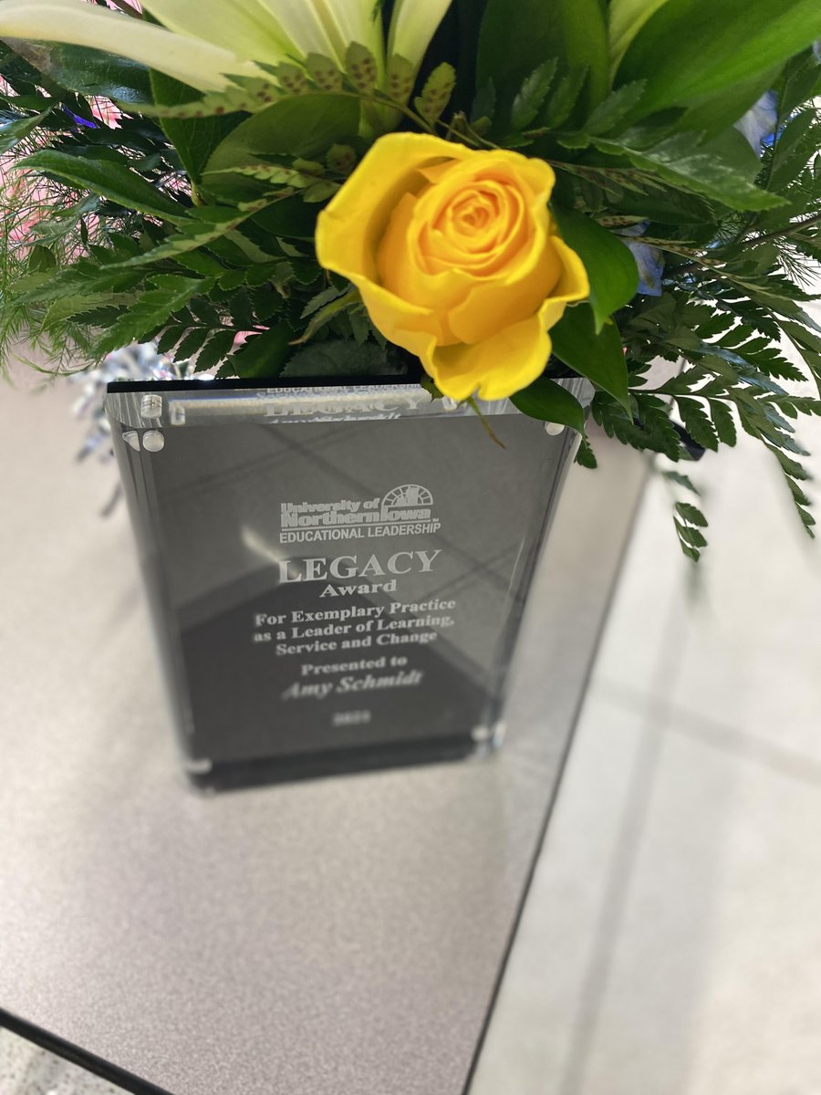 WaterlooSchools's tweet photo. Congratulations to Hoover Middle School Principal Amy Schmidt on her Legacy Award! This is an educational leadership award from the University of Northern Iowa for exemplary practice as a leader of learning service and change. @HooverWaterloo https://t.co/F3anjWoVpP