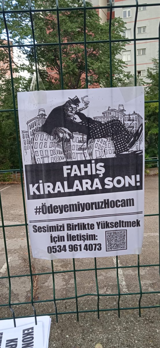 ODTÜ öğrencilerinin ağırlıklı olarak oturduğu 100. Yıl Mahallesi'nde son zamanlarda çok yükselen ev kiralarına karşı afişleme çalışması yapıldı. 

#ÖdeyemiyoruzHocam diyen öğrencilerin afişlerinde iletişim bilgisi de var.