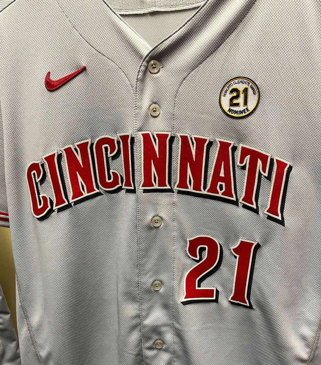 Reds's tweet photo. Joey Votto's No. 21 jersey for Wednesday night.

#ClementeDay ╳ #RedsThreads https://t.co/43AijR3g5U