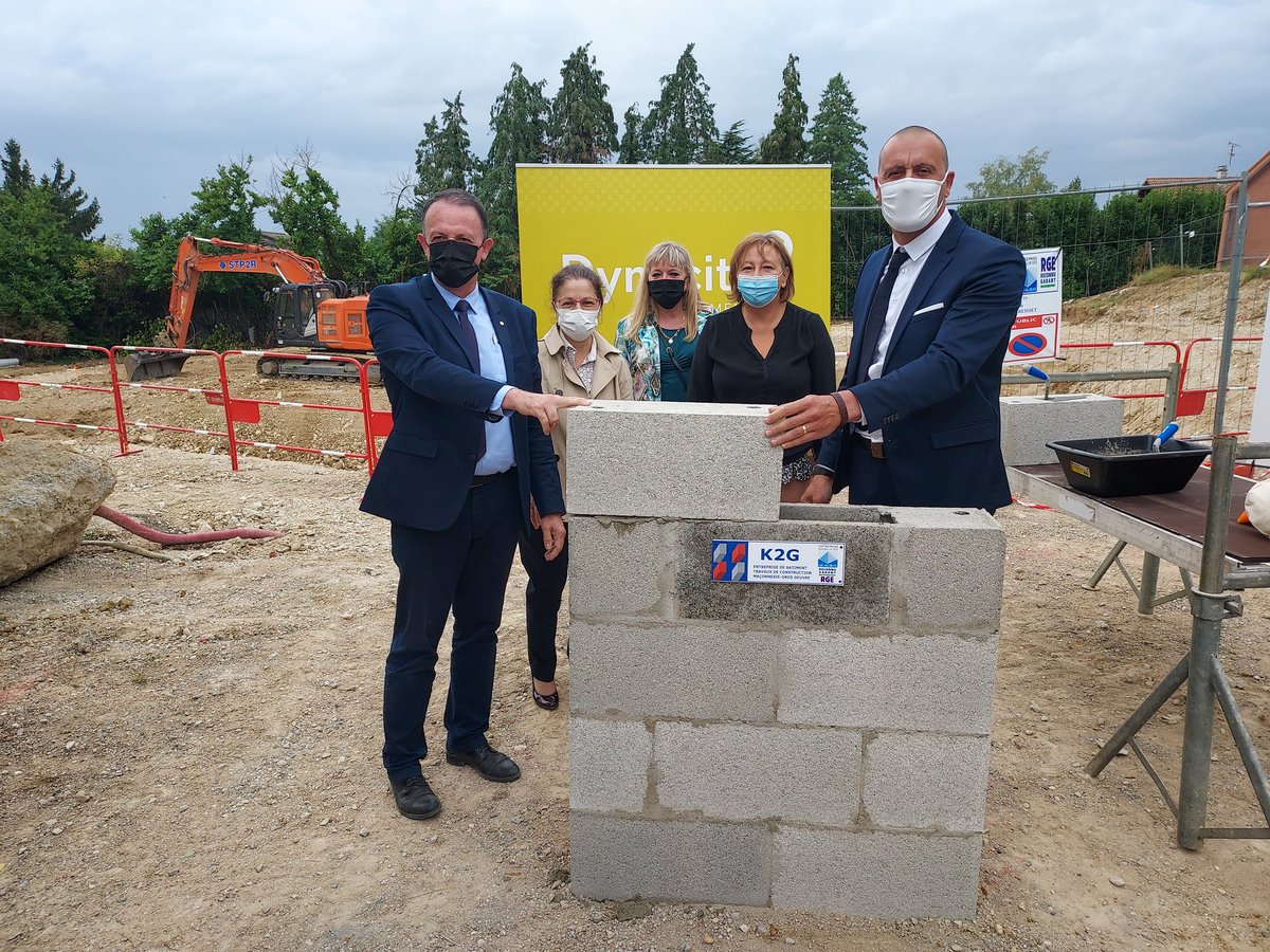 NathalieCaron9's tweet photo. 1er pierre du programme la Colline à  #Meximieux en présence de #JeanLucRamel @MGomezDynacite #MireilleFaidutti @BanqueDesTerr  @CatherineArnaud @ActionLogement #Elisabethlaroche @Departement_AIN 14 lgts pour un montant de 2M180 € @Labdelphine01 https://t.co/fjKxSsNUdo