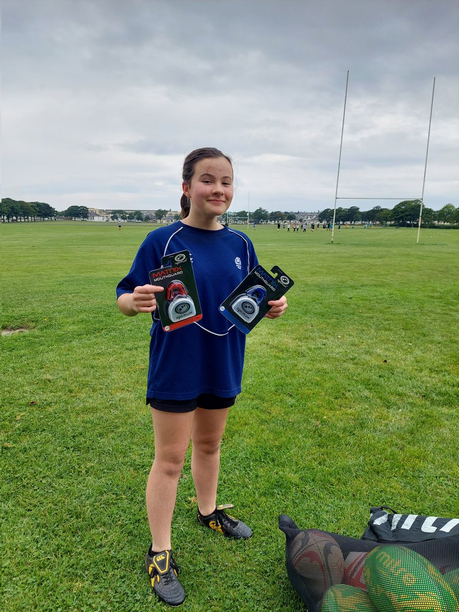GirvanAcRugby's tweet photo. Another fantastic day of rugby training at Girvan Academy. Special thanks to @Carrick_RFC for their donation of gumshields to help us grow the game. #EveryonesGame #rugbyisback #girlsrugby #schoolrugby https://t.co/TwfAHZ3KJb