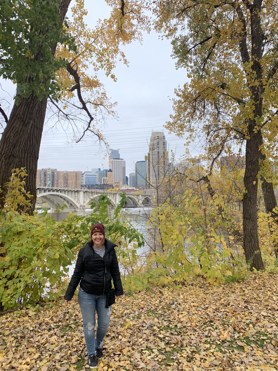 A3: Moraine lake in Illinois and Lake Geneva in Wisconsin are great. But the only fall pic by water I can find is the mighty Mississippi #MWTravelchat