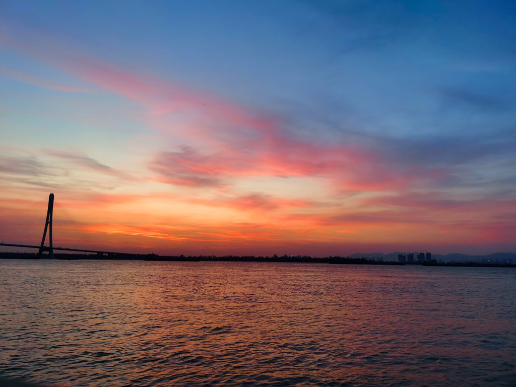 sariel_wang's tweet photo. 🌅 https://t.co/5zAm3v7M4I