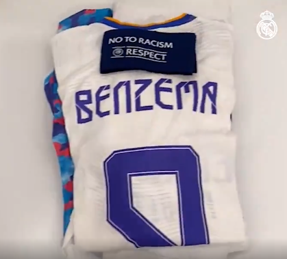 elchiringuitotv's tweet photo. 👕¡TODO LISTO! El vestuario del Real MADRID, preparado para el duelo contra el Inter. #UCL 

🇪🇺 Vive con nosotros desde las 20:30 la jornada europea en #ChiringuitoInside 
🔴YTUBE: https://t.co/fBXCqEY75o
🟣TWITCH: https://t.co/D7dqcx1x2q
🔵FBOOK: https://t.co/VugAErqiam https://t.co/mF843T34wp