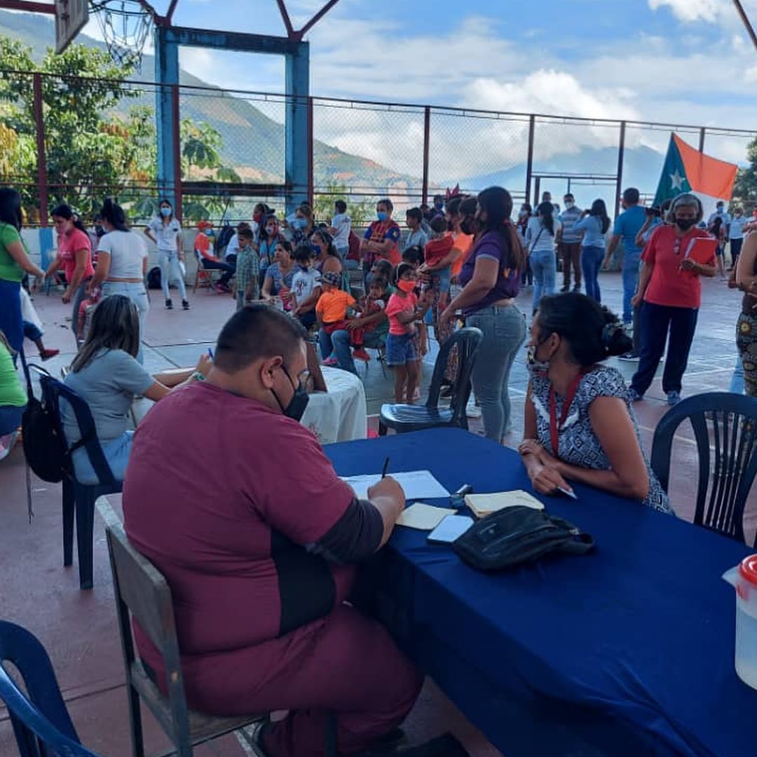 imettru's tweet photo. Damos continuidad al abrigo social que se despliega en las diferentes Escuelas del Estado Trujillo,  brindandoles consultas de Ginecología, a las trabajadoras de la Unidad educativa "Rosario Carrillo Heredia" en el municipio Trujillo, @RangelSilva4F @ajacquep  @AleidaPerezz https://t.co/QtY5n47IEX