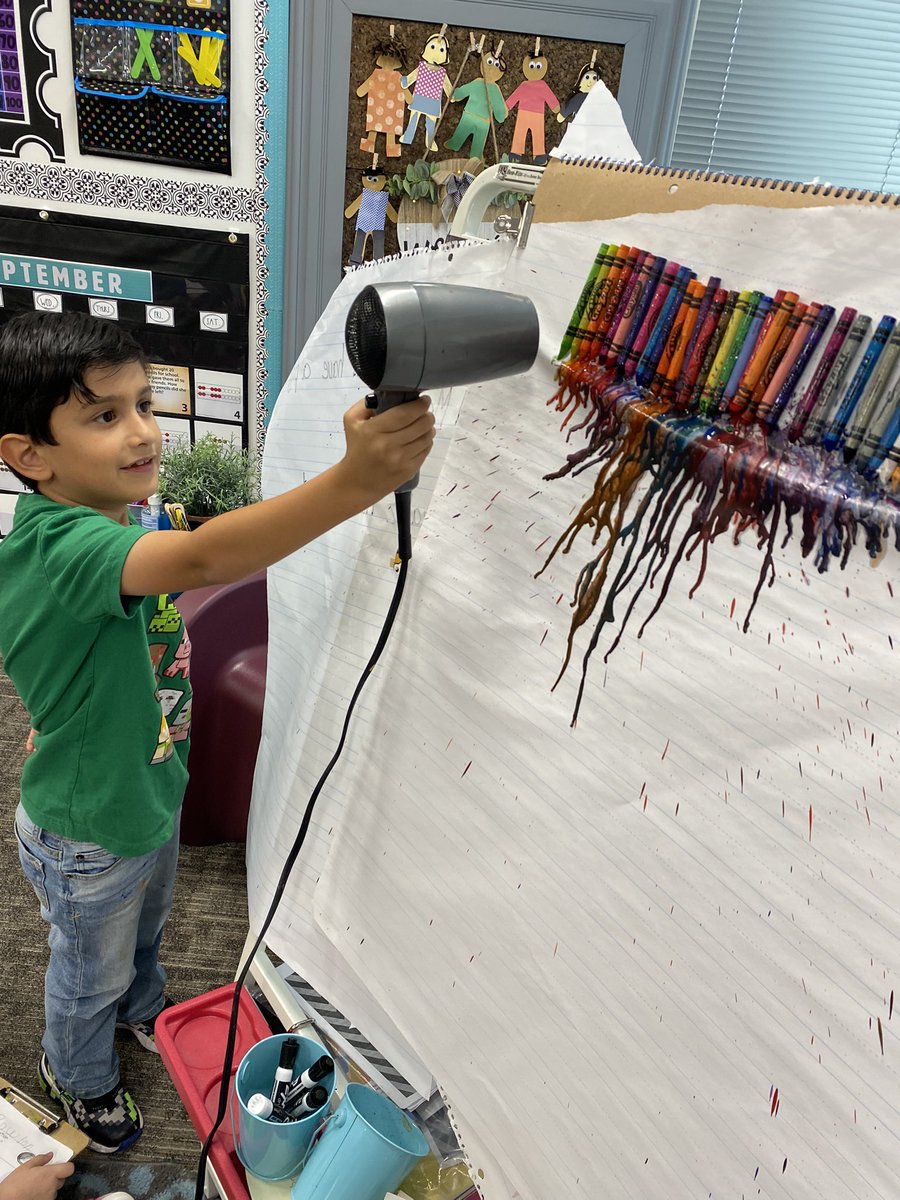 ashworth_kara's tweet photo. We had fun melting the gloomy Wednesday away! @HumbleISD_CE #changesinmatter 🖍 https://t.co/CqSZP33vK1
