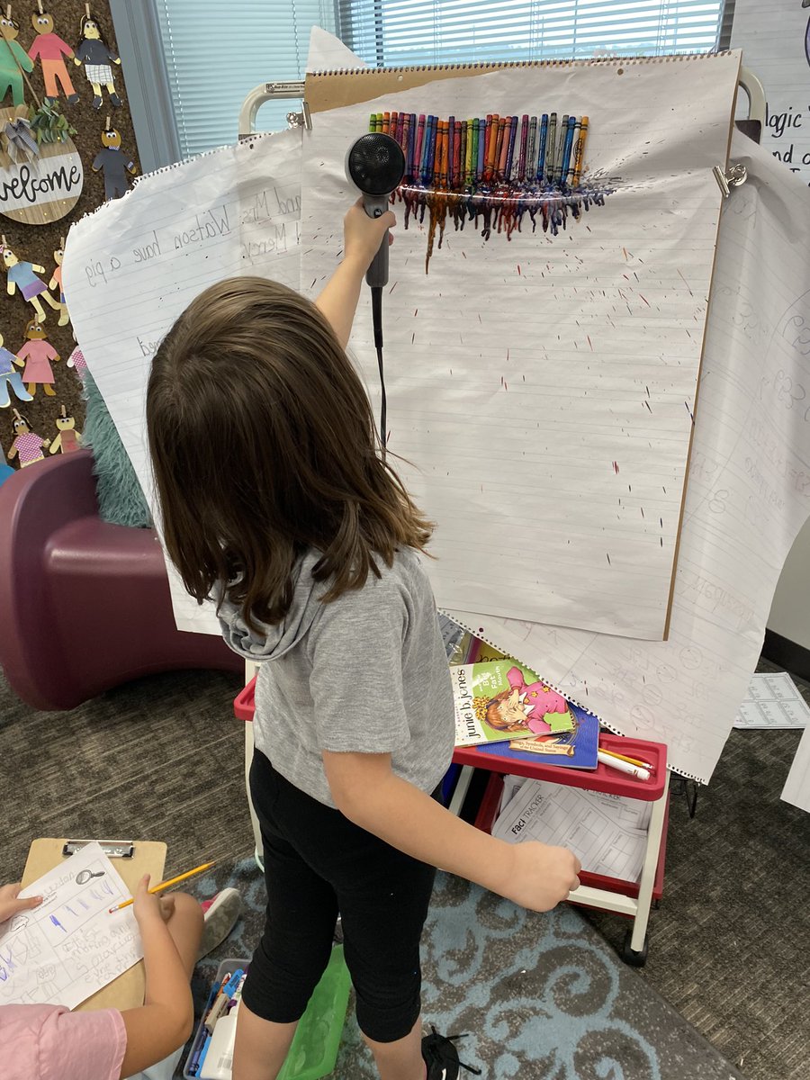 ashworth_kara's tweet photo. We had fun melting the gloomy Wednesday away! @HumbleISD_CE #changesinmatter 🖍 https://t.co/CqSZP33vK1