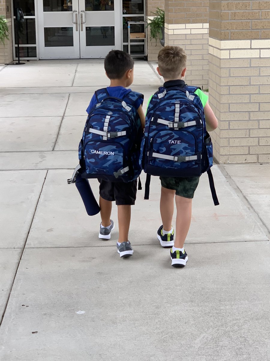 Kindergarten buddies! ⁦<a href="/BlackBearkats/">Black Elementary</a>⁩                   #❤️ofabearkat