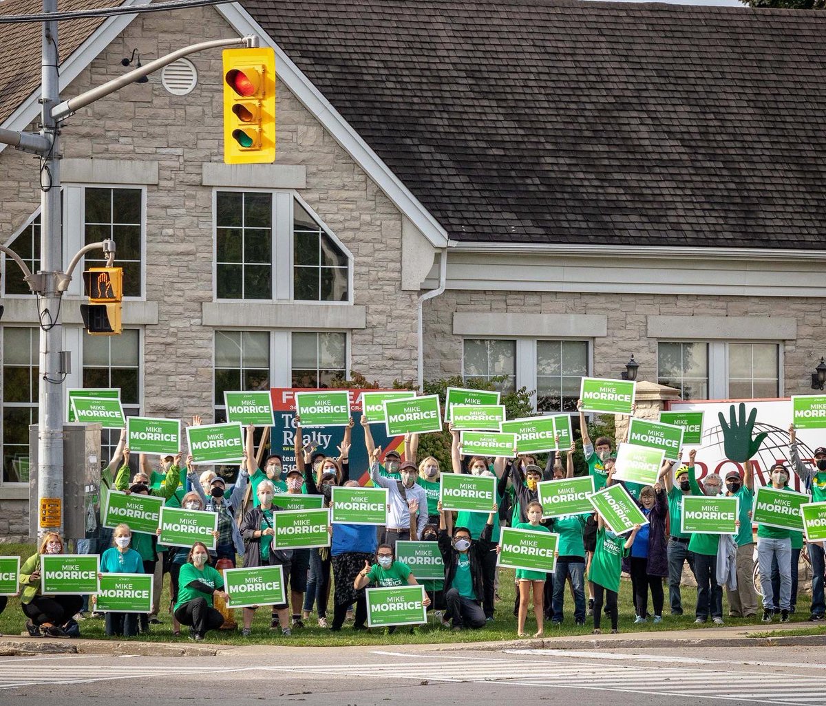 morricemike's tweet photo. Thank you to all those who came out to wave signs and spread the word.
Thank you @AnnamiePaul and @MikeSchreiner for your enthusiasm and support!
Thank you to the folks on the top of the building in #dtk who cheered for us (we saw you)!
5 days to go!
#MikeForKitCen #KitCen https://t.co/xKETdCQTrB