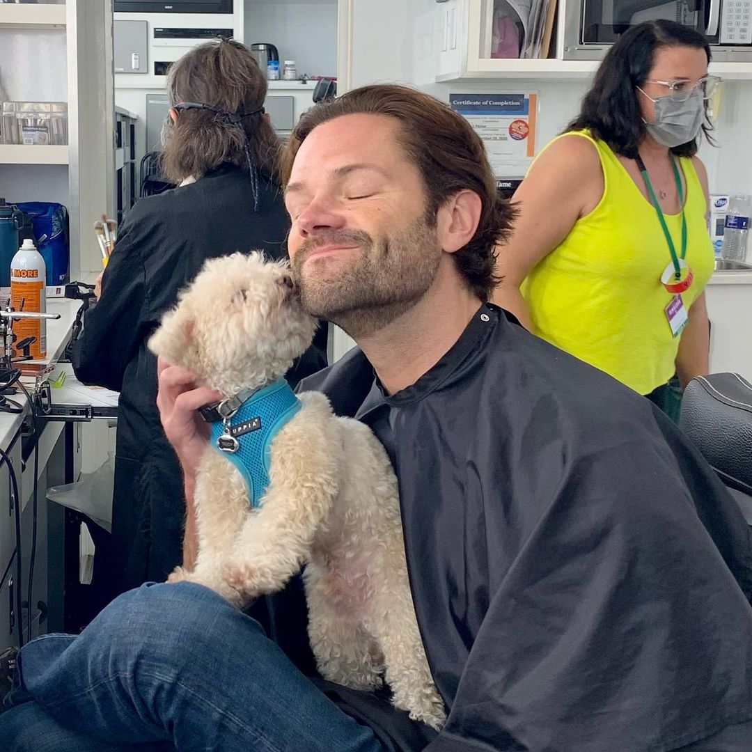 .<a href="/jarpad/">Jared Padalecki</a> back on the #Walker set with @/tedfurreal ❤️😍 just two puppies hanging out