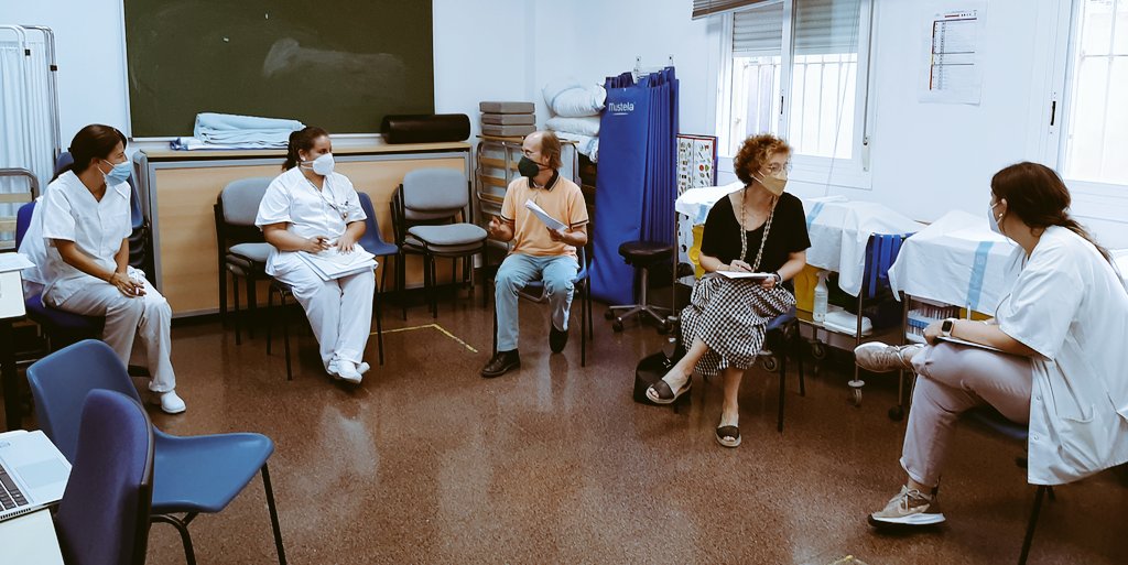 Reunió dels pacients actius formad@rs amb les referents del Programa del <a href="/CSTrencadors/">CSTrencadors</a> per preparar la presentació a l'equip el proper 28 de setembre. Reprenem activitats!🙋‍♀️✍