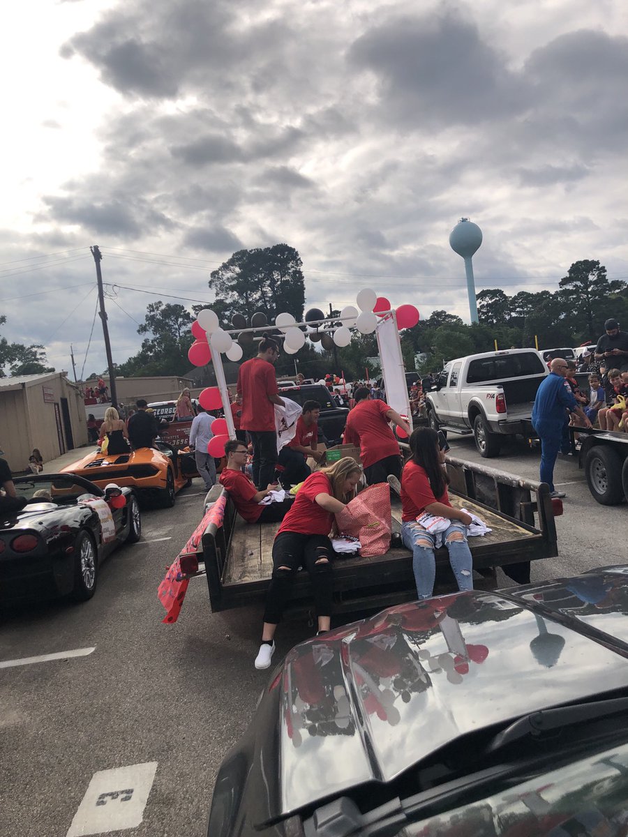 Homecoming Parade in small town 🇺🇸!! Hard to beat!!
#FalconFamily
⁦<a href="/Huffman_Falcons/">Huffman Falcon Football</a>⁩ 
⁦<a href="/HuffmanISD/">Huffman ISD</a>⁩ 
⁦<a href="/uiltexas/">Texas UIL</a>⁩ 
⁦@UIL_AD⁩
