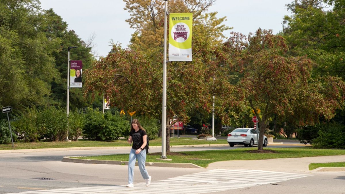 McMasterU's tweet image. It&apos;s a banner day: We&apos;re so excited to have people heading #BackToMac, we put it on a banner! On a lot of them, actually. So keep an eye out!