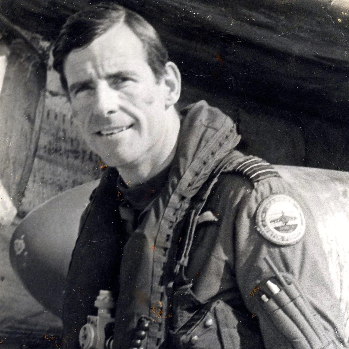 airpower1982's tweet photo. #OTD two #Falklands Conflict commanders were born. In 1945, Peter Squire, #Harrier GR3 pilot and OC 1 (Fighter) Sqn was born. Later promoted to Air Chief Marshal, Squire became the head of the RAF. Brigadier Julian Thompson, CO #3commandobrigade in 1982, was born OTD in 1934. https://t.co/UnzZDuiUyn