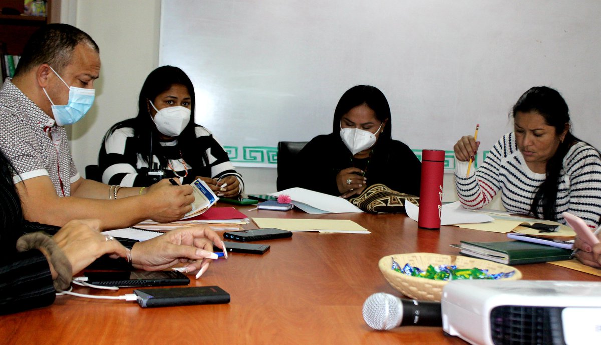 Roside_Gonzalez's tweet image. #16Sep 🇻🇪 Junto a la diputada y Presidenta de la Comisión Permanente de Pueblos Indígenas de la Asamblea Nacional @aloha_nunez revisamos los proyectos a ejecutar en los 3 viceministerios indígenas correspondientes al Plan Operativo Anual 2022 #LaPatriaSeDefiende