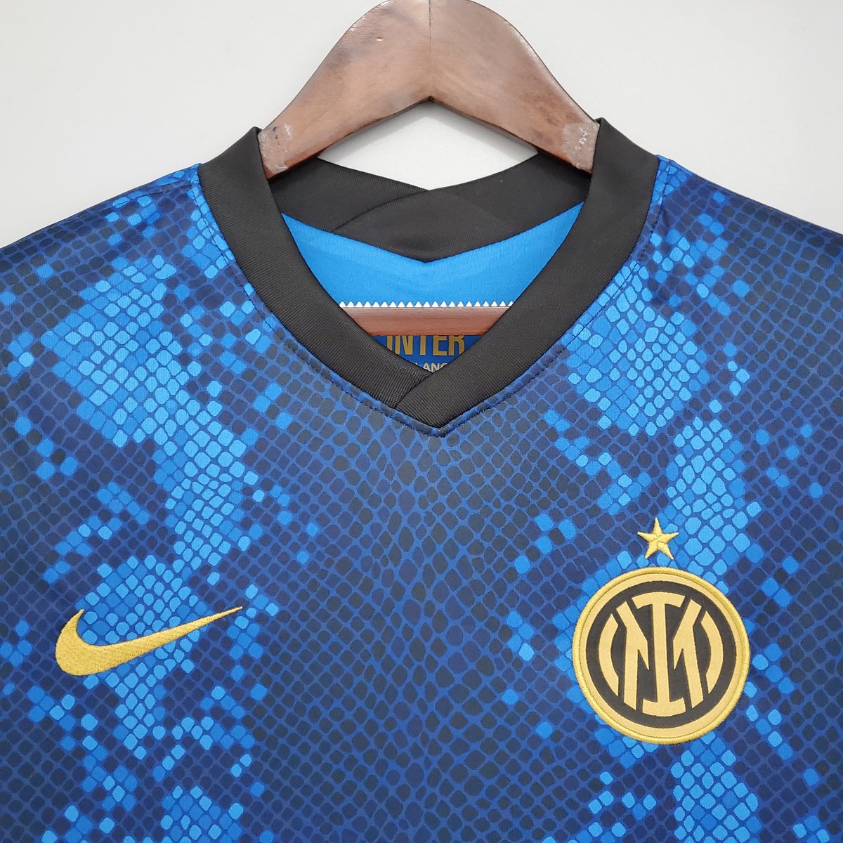 OutletFirst's tweet image. INTER DE MILÃO 21/22 l HOME🔥

💰 Valor:
Personalizada • R$ 149,90
Lisa • R$ 119,90

👕 Tamanho:
• P ao GGG

ADQUIRA A SUA PELO NOSSO WHATSAPP, LINK NA BIO 🔥

#nike #adidas #futebol #tenis #camisa #camisadetime #ucl #champions #novidades #goiânia