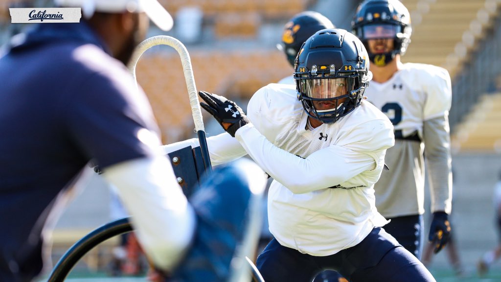 CalFootball's tweet photo. Focused on the task at hand. #GoBears https://t.co/e7a2BCXrPb