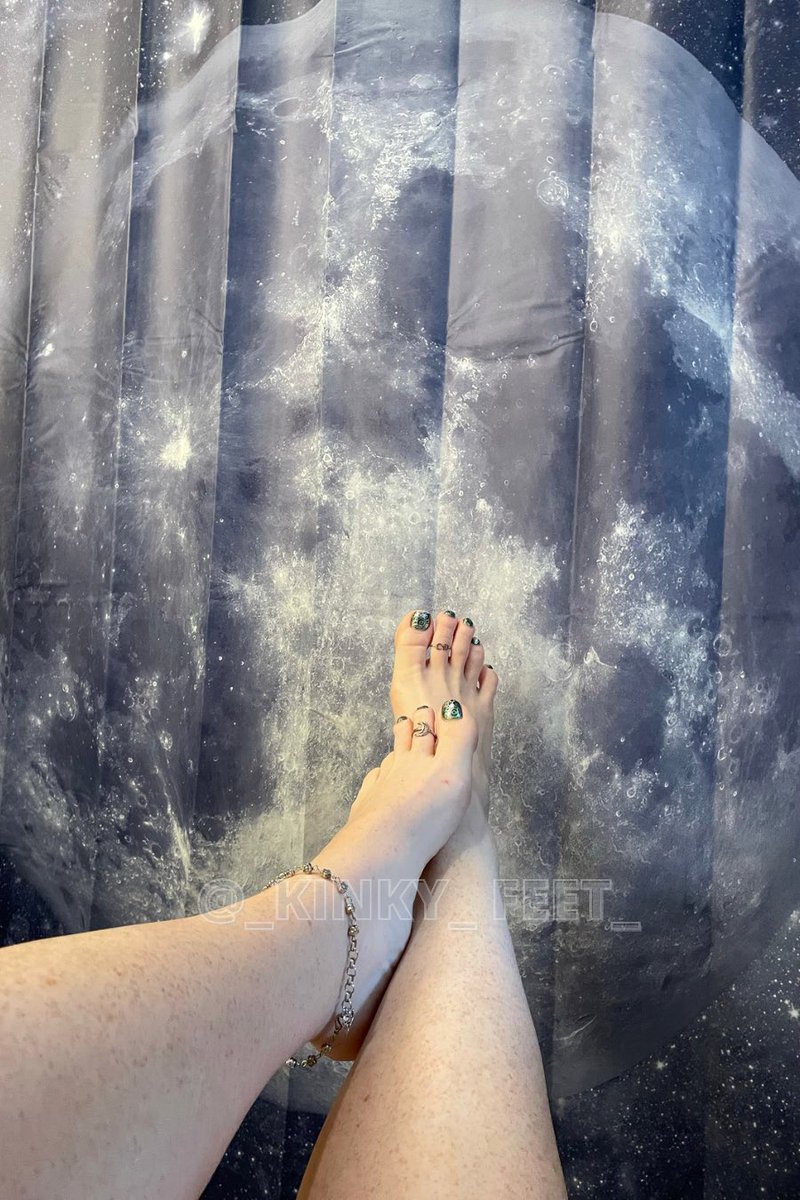Queen_of_Vans's tweet photo. @GingerFootsies @RTfeetdom @rt_feet @cult_of_dez @FootParadiseRT @xk1230 @footloverbaja1 @Solesshoutouts Would you worship my feet on the moon… https://t.co/sFmhUqA22X
