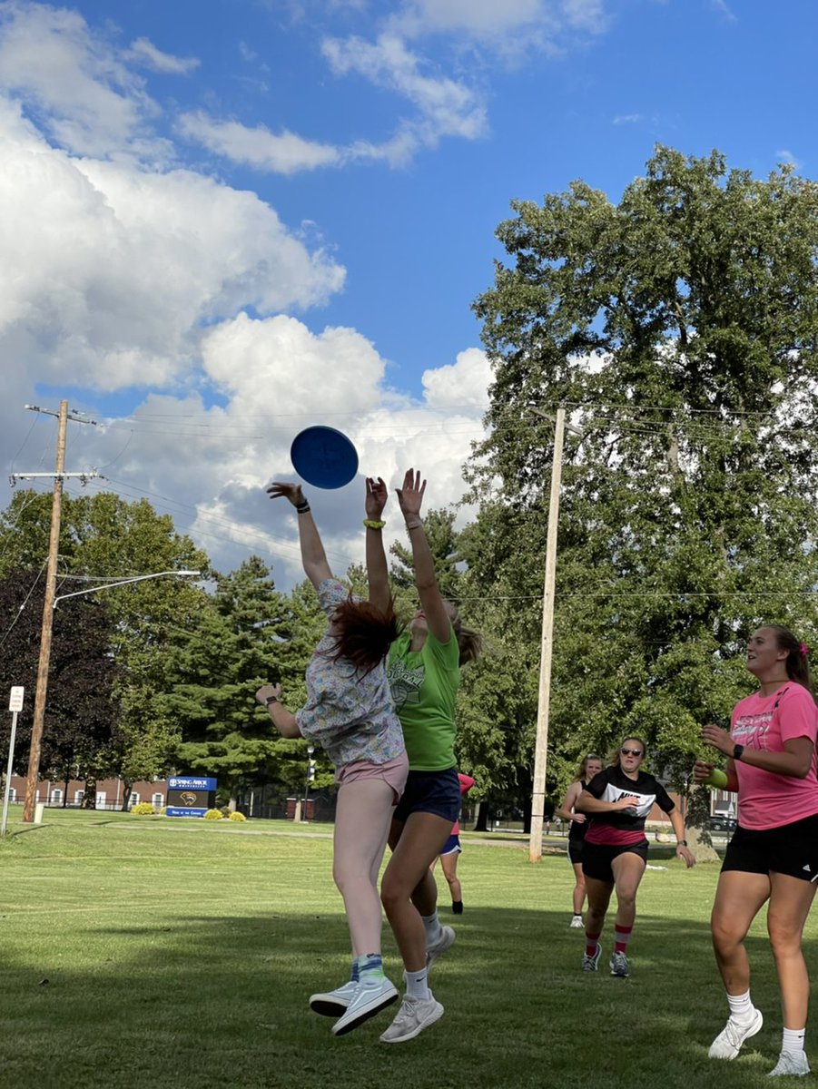 SAUCougarsWBB's tweet image. A little bit of fun in our conditioning workout today. An 80's themed game of ultimate Frisbee. Highly competitive and spirited with a little bit of trash talk from @keagcam.