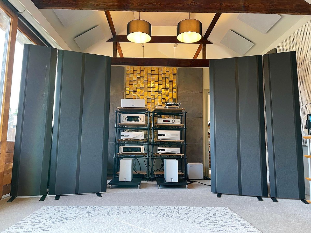 hifilounge's tweet image. A true wall of sound 😍 just got the incredible Magnaplanar 30.7’s in for a demo which are really singing on the brilliant @TrilogyAudio Reference Pre + Mono’s, go big or go home springs to mind, if you want an easy divorce these could be the answer, be worth it though 😉 #hifi