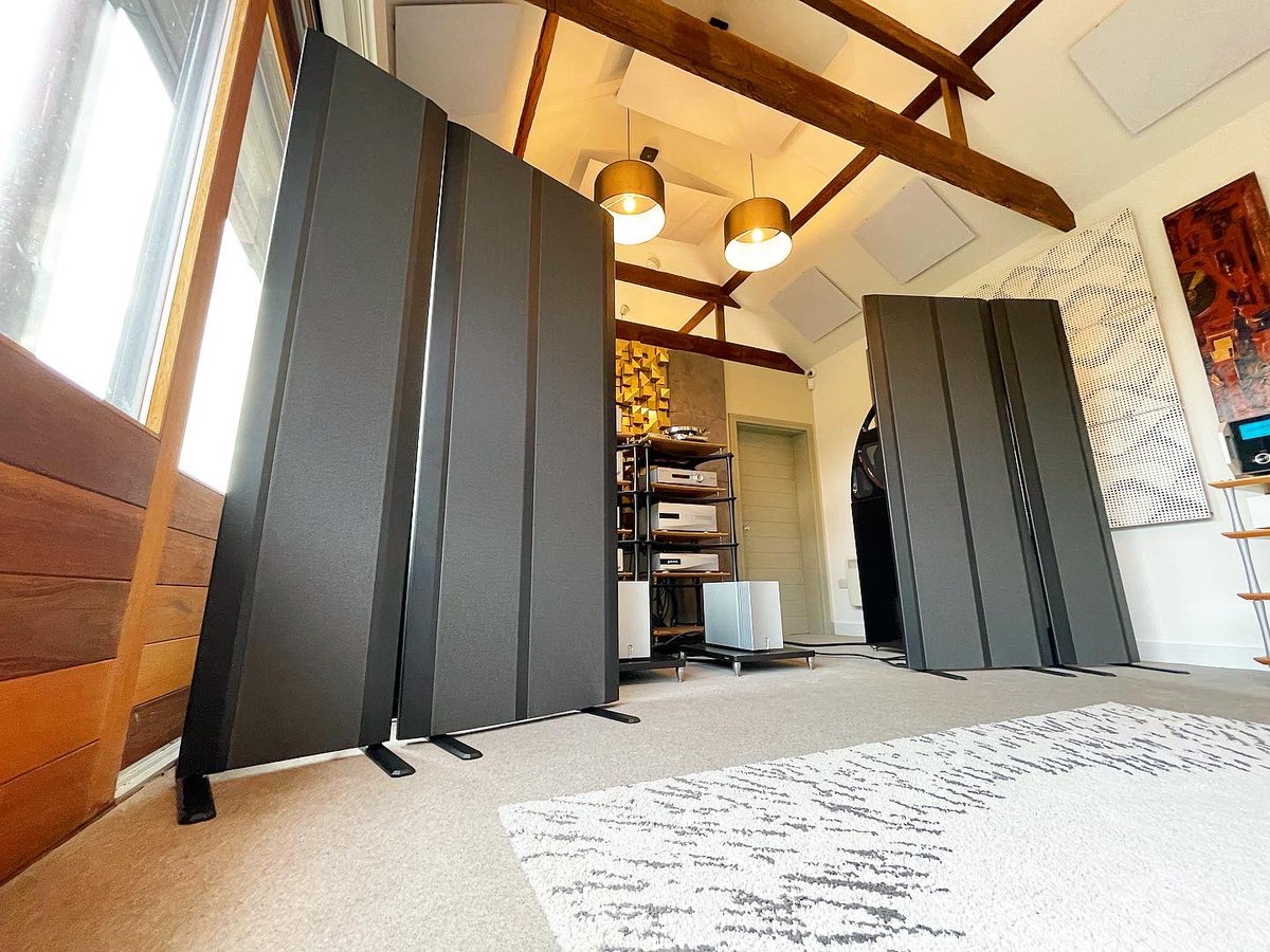 hifilounge's tweet image. A true wall of sound 😍 just got the incredible Magnaplanar 30.7’s in for a demo which are really singing on the brilliant @TrilogyAudio Reference Pre + Mono’s, go big or go home springs to mind, if you want an easy divorce these could be the answer, be worth it though 😉 #hifi