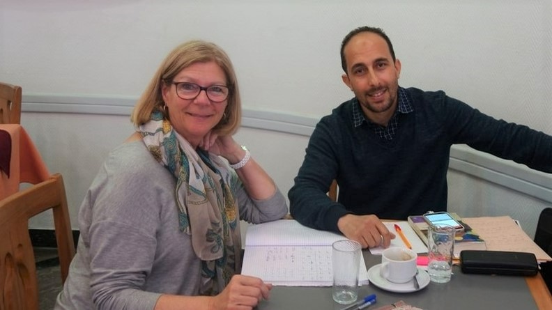 FulbrightTeach's tweet image. When #Fulbright Teacher #ExchangeAlumni Marcie Stutzman traveled from Maryland to Morocco in 2017, she was focused on studying how second languages are taught. She did not expect to find a Moroccan Arabic tutor &amp;amp; learn a new language herself! 📖
#NewLanguageChallenge @ECAatState