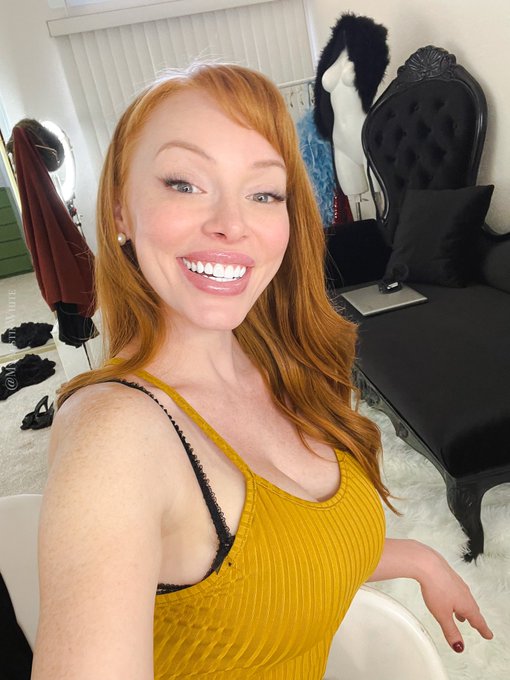 My outfit of the day for errands , do you approve? 😊 https://t.co/OwjCFdGaQK<a href="/tag/patreon"class="tags"><span>#patreon</span></a>