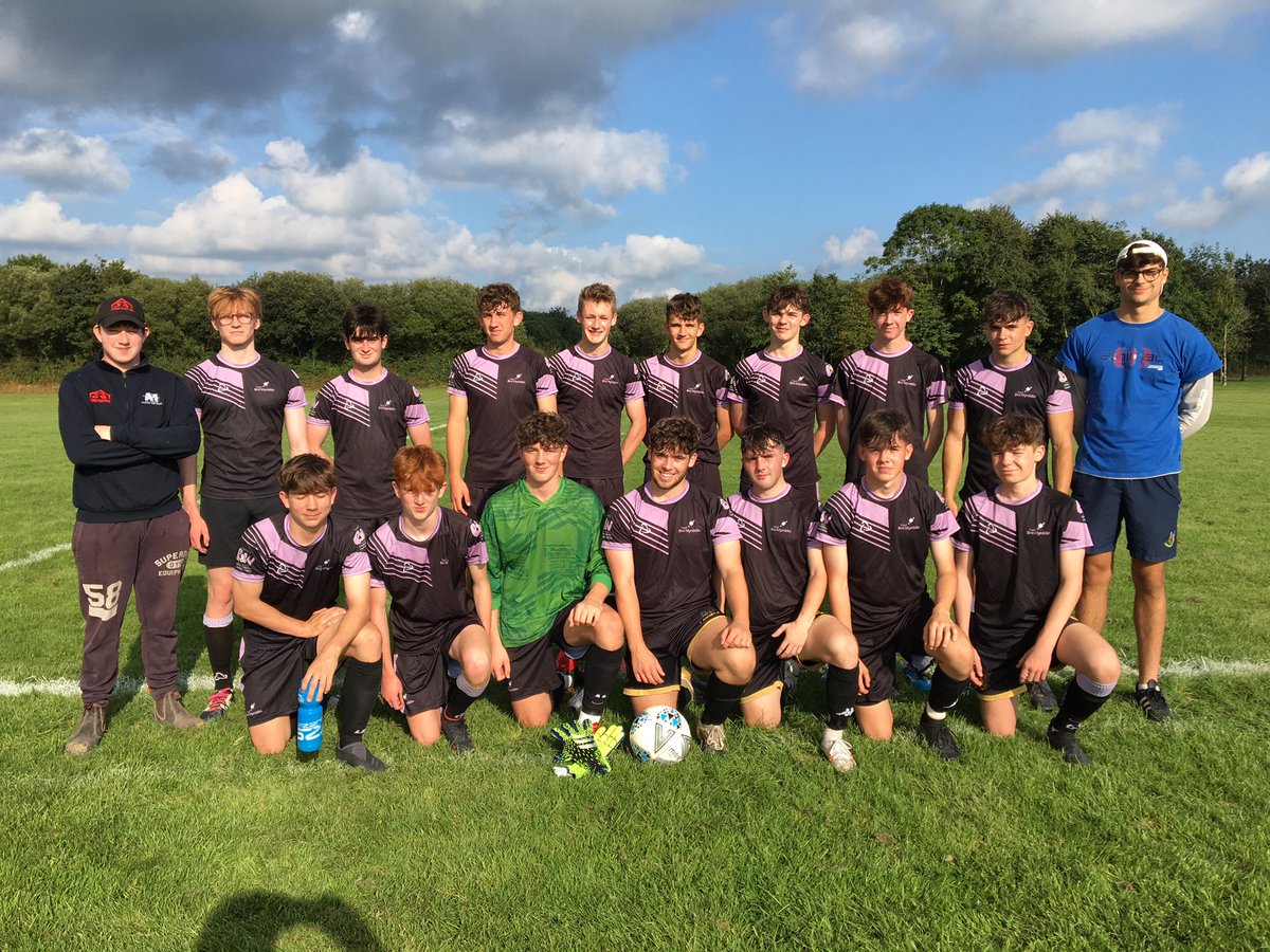 Bleser gweld disgyblion Bro Myrddin yn nôl ar y meysydd chwarae. Tîm pêl-droed hyn yn ennill heddiw yn erbyn <a href="/DyffrynTafPE/">Dyffryn Taf PE Dept</a> A pleasure to see Bro Myrddin pupils back on the playing fields today. Senior football team winning v <a href="/DyffrynTafPE/">Dyffryn Taf PE Dept</a> <a href="/WelshSchoolsFA/">Welsh Schools' F.A.</a> ⚽️⚽️