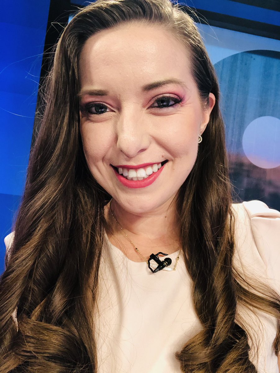 SusyACastillo's tweet photo. Pink dress, pink lipstick, pink eyeshadow! 💖 https://t.co/GYnuVSB5Cs