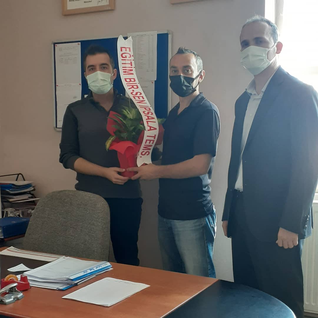 EIpsala's tweet photo. İpsala İmam okullarına müdür olarak görevlendirilen Burak Cemal Kayalı, Müdür Yrd olarak görevlendirilen Bülent YAKUT ve Mesut Üren ile Anadolu Lisesine Müdür Baş Yrd olarak görevlendirilen Barış Yusuf Yalnız ve Müdür Yrd olarak görevlendirilen Murat Demirbaş'ı ziyaret ettik. https://t.co/mppXTFMrNo