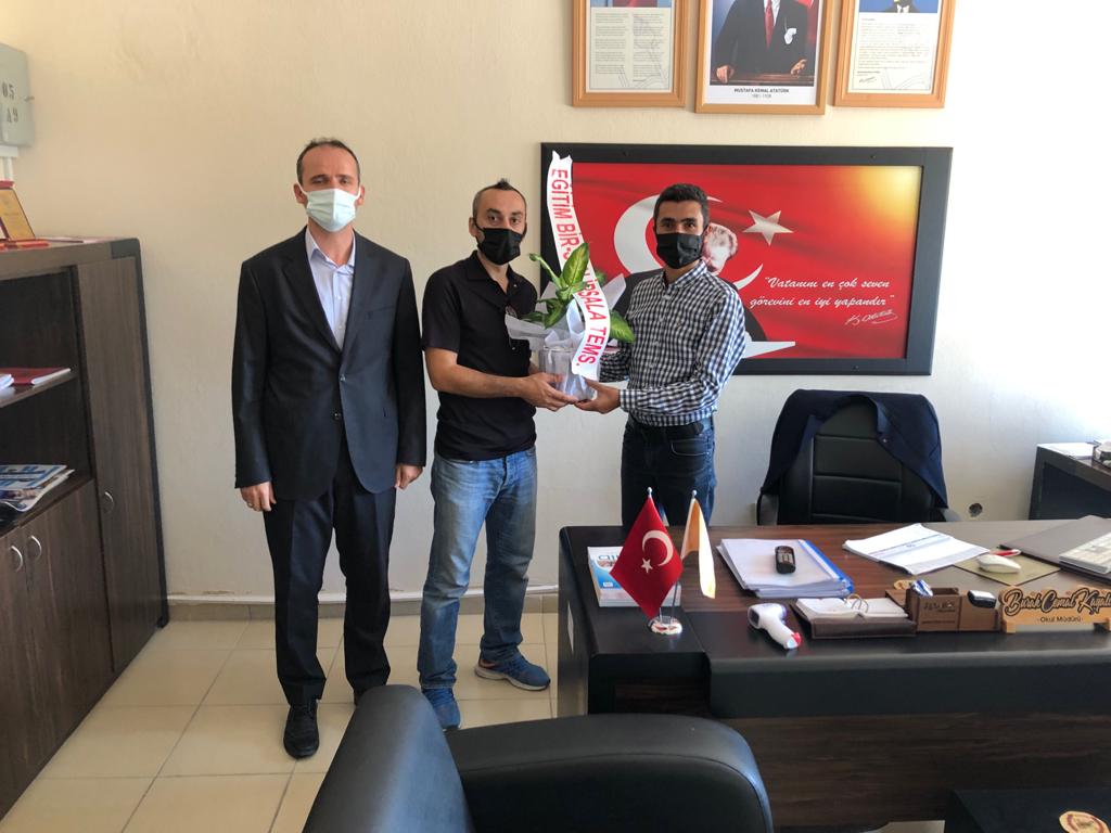 EIpsala's tweet photo. İpsala İmam okullarına müdür olarak görevlendirilen Burak Cemal Kayalı, Müdür Yrd olarak görevlendirilen Bülent YAKUT ve Mesut Üren ile Anadolu Lisesine Müdür Baş Yrd olarak görevlendirilen Barış Yusuf Yalnız ve Müdür Yrd olarak görevlendirilen Murat Demirbaş'ı ziyaret ettik. https://t.co/mppXTFMrNo
