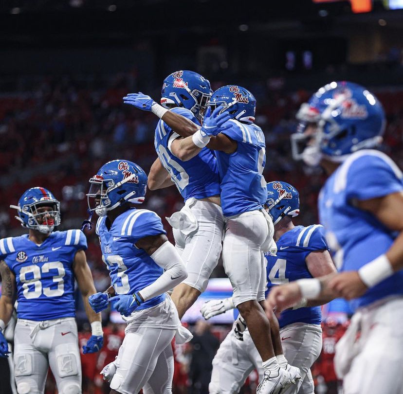 RobBillings12's tweet photo. Extremely blessed to receive an offer from Ole Miss University🔴🔵 @BroskoDASH_5 @coachclack23 @MiltonEagles_FB @ChadSimmons_ @Mansell247 @247Sports @LonnieEstes https://t.co/T2ds8GM4U6