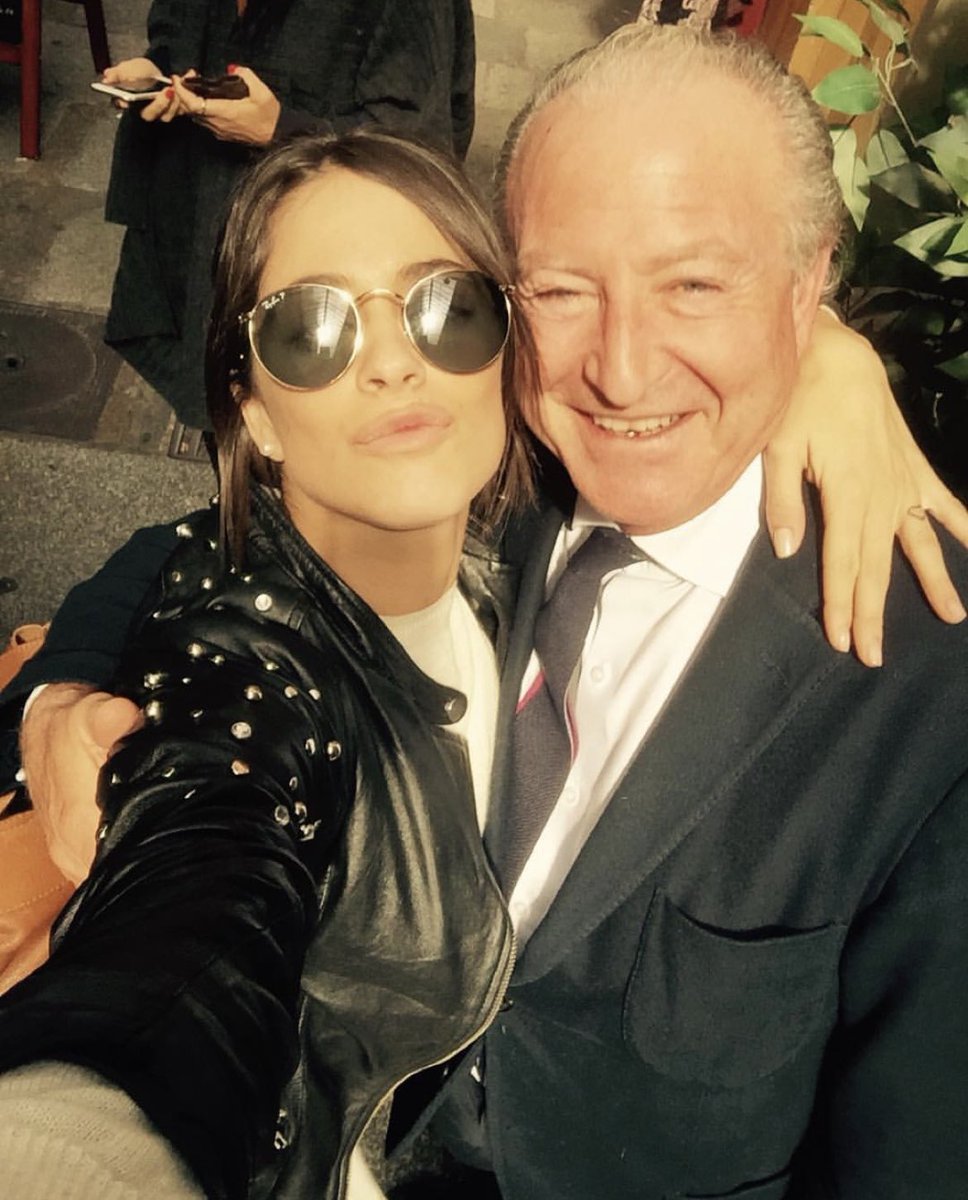 ThrowbacksTini's tweet image. .@TiniStoessel via Instagram 6 years ago today ‘Seguimos trabajando en el #PerfumeTini con Alberto Morillas #Firmenich 2016🌸🌹🍂💙💜We are still working on Tini's perfume🌸’ and ‘Paris❤️🇫🇷❤️🇫🇷’ (15th September 2015)