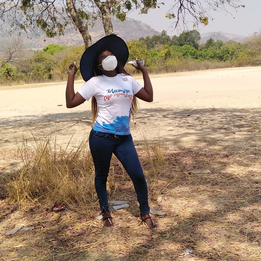 MagariraBelinda's tweet photo. Yesterday & today in Murewa doing impact assessment of Covid-19 on rural female sex workers and Adolescent Girls and Young Women livelihoods vand risks to Sexual Gender Based Violence - Documenting their resilience and copying mechanisms.
#DevelopmentPractioner
#ministerbzw https://t.co/bw5NqBgn9I