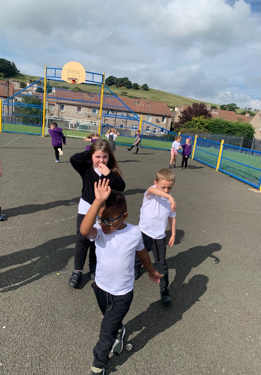 BoghallPSch's tweet photo. P1b explored different ways to move their bodies in PE today. We particularly enjoyed using the story βWeβre Going On a Bear Huntβ to move around in different ways such as stomping through mud and running through long grass. #basicmoves @ActiveS_Bgate @WLPENetwork https://t.co/wYxperp1Ck