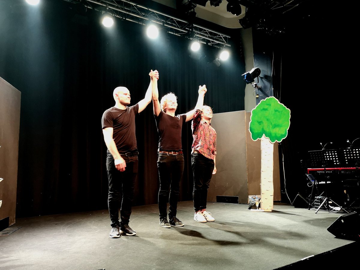 susannassofia's tweet photo. Ai että, olipa Baritonien kosto riemastuttava! Ihan mahtava esitys. Suuri suositus!
#teatteri @kapsakkitweet https://t.co/5GFIG1x4Zj