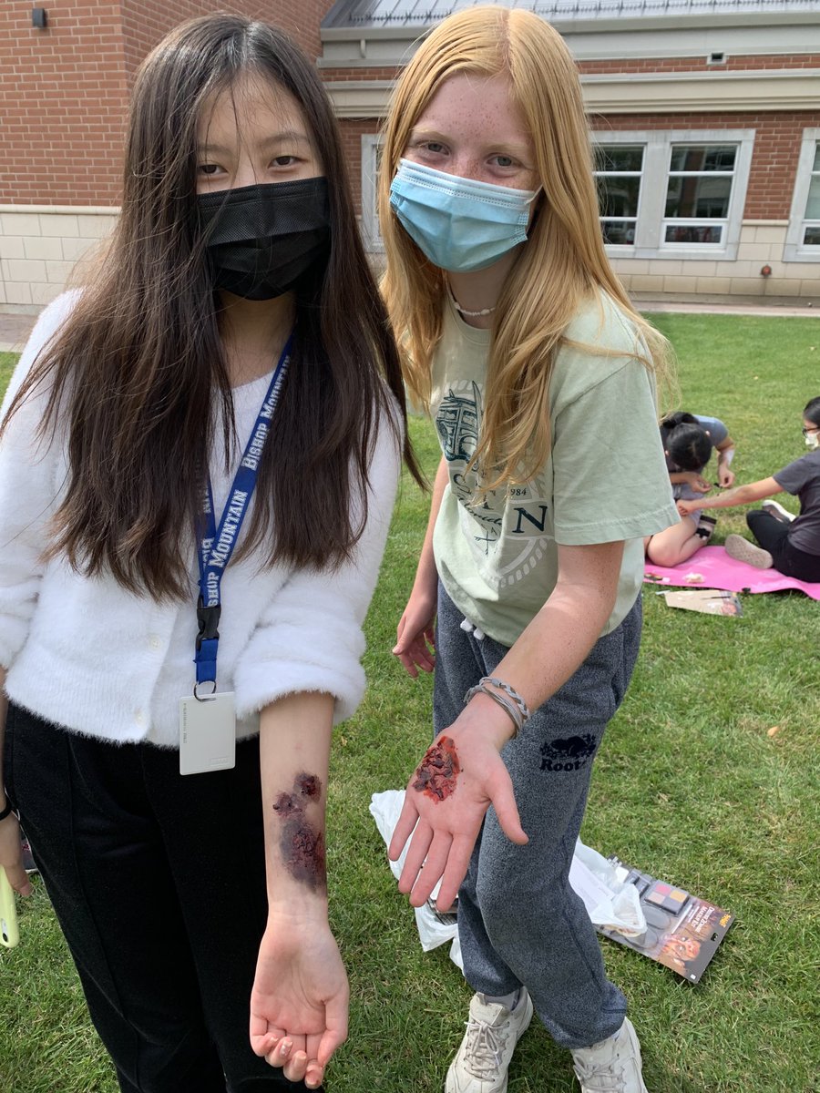 Thank you to zoey and Lydia, MS Arts Prefects for organizing our talented artist from Lipstick and Hairspray Canada ⁦<a href="/HTSRichmondHill/">HTS Richmond Hill</a>⁩