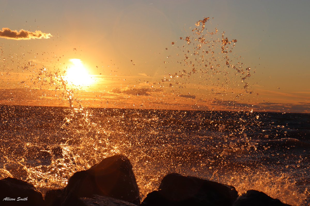 aesmithcontent's tweet image. On a happier note, I took a visit to the Port Dalhousie Piers on Labour Day weekend and captured this shot. It made Port’s community newspaper The Reporter this month! #stcatharines #niagara