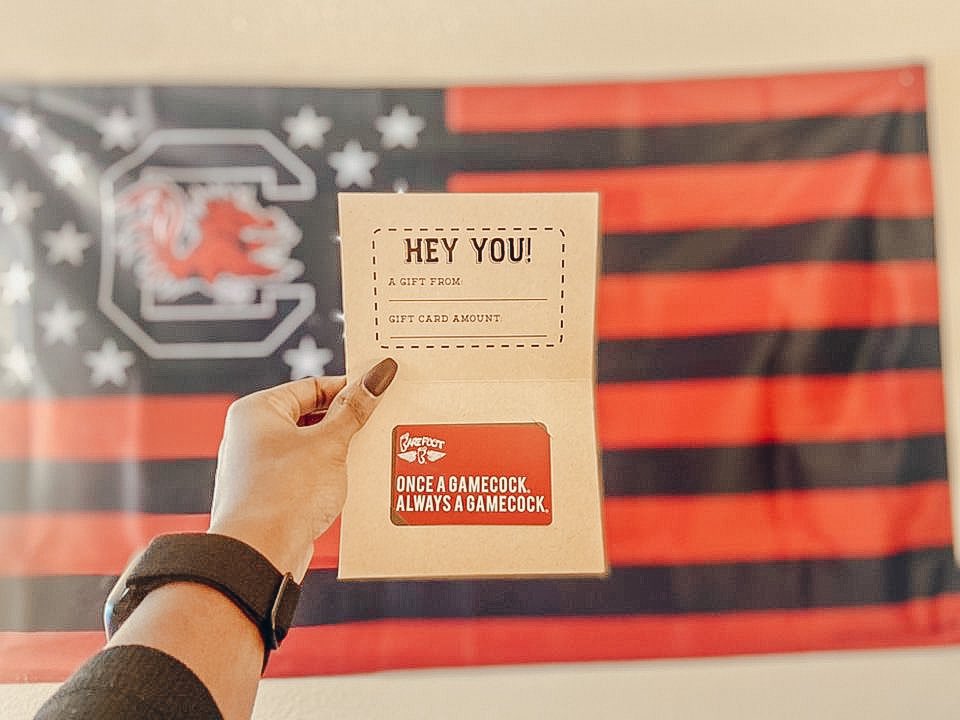 live21oaks's tweet photo. It’s Win it Wednesday! You know the rules:
1. Like the Post
2.Comment and tag 3️⃣ friends 
3.Share this post on your story
We will announce the winner tomorrow! #Live21Oaks #Barefoot #GiftCard #UofSC #AllenUniversity #BenedictCollege #WinItWednesday #StudentHousing #WeAreCardinal https://t.co/KiaXEVIFQt