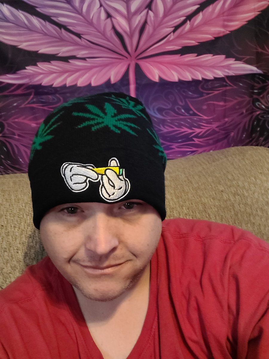 Mokedogg's tweet photo. I got some new winter Headwear. FYI my fav color is purple. I wear purple often and always look for purple weed clothing. I mostly smoke purple bud as well haha. Kush and Haze is what it says. #Mmemberville #StonerFam #Canabiscomunity #420life #stoner #purpleweed #kush https://t.co/4f1suls6v0