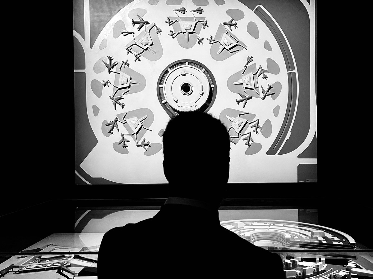 MaximeLETERTRE's tweet photo. #Architecture Hommage au talent de #PaulAndreu au @CentrePompidou.
Coup de cœur pour cette maquette du terminal 1 de @ParisAeroport #CDG issue des collections du @GroupeADP qui montre la puissance graphique et esthétique de ce qui est aujourd’hui un emblème de l’#aéroport. https://t.co/wRIMMtzvUh