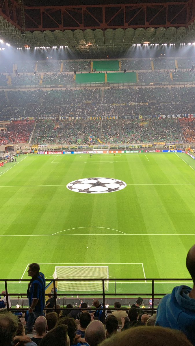 robca88's tweet image. 🖤💙#InterReal