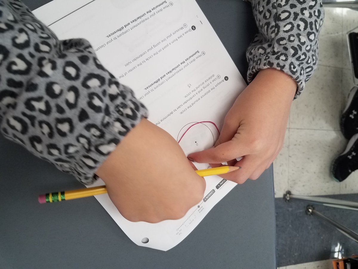 kmgierman's tweet photo. Exploring circles today in #GandP7
#geometry #NBCRMS #NBCmiddle #NBCmath #NBacademics #NBC_mathematics https://t.co/wPIcb1A4fm