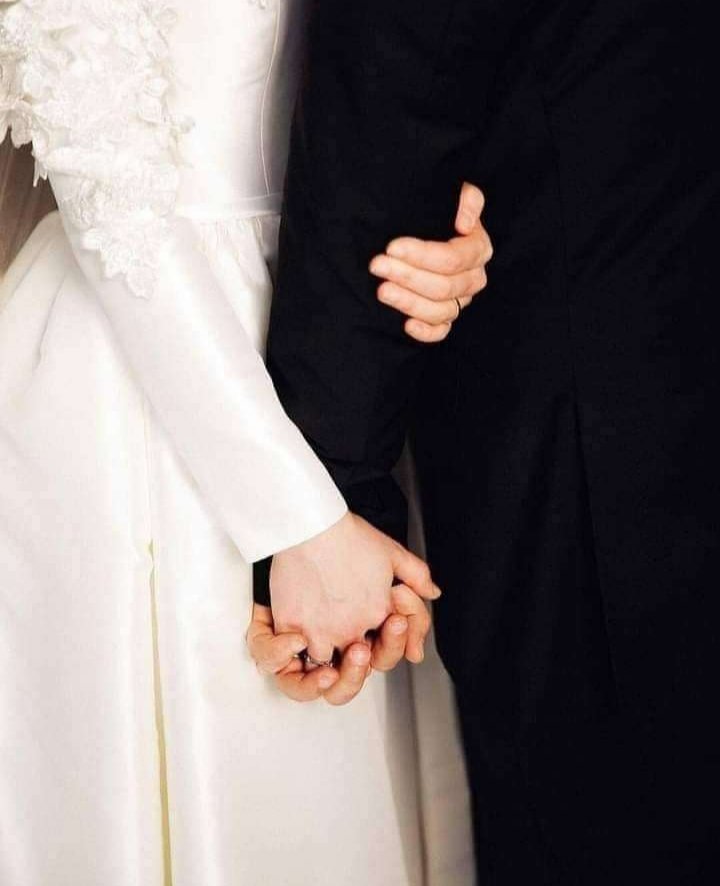 SafaaAref4's tweet photo. 🥰بدأت تفاصيل فرحتي تقربني إليك وبدأت مراسم زفافي إليك ،كل خطوة تقربني إليك تزدادني شوقا ل تكملة العمر معك .. 💍❤
ربي يكمل علينا وينور حياتنا وأجعل كل خطواتنا فرح يارب 
ربي يكتب لنا في كل خطوة بركة🤲💚 https://t.co/PwG3rzJpGM
