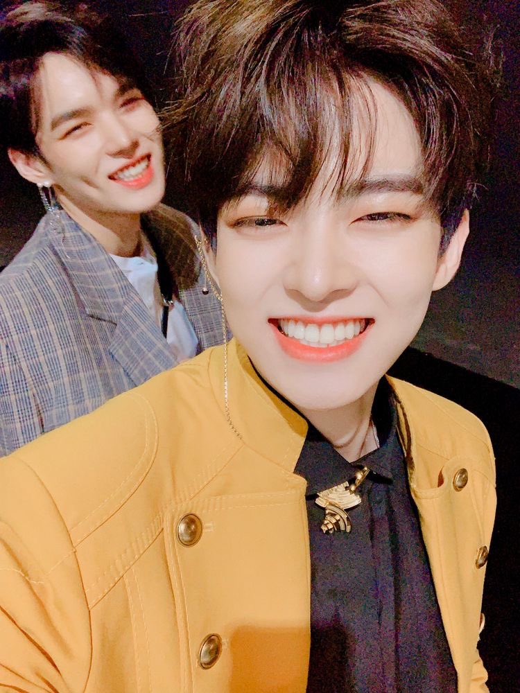 victonspace's tweet photo. imsub 💙💛 https://t.co/Fch7RDK1Cm